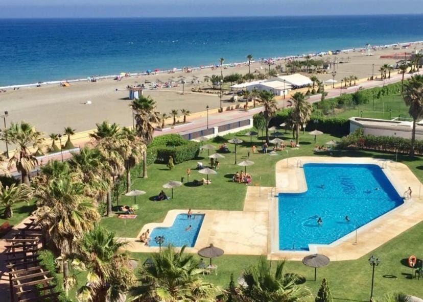 Primera Línea Playa 3 hab Piscina Verano Sabinillas cerca Duquesa Apartment in San Luis de Sabinillas