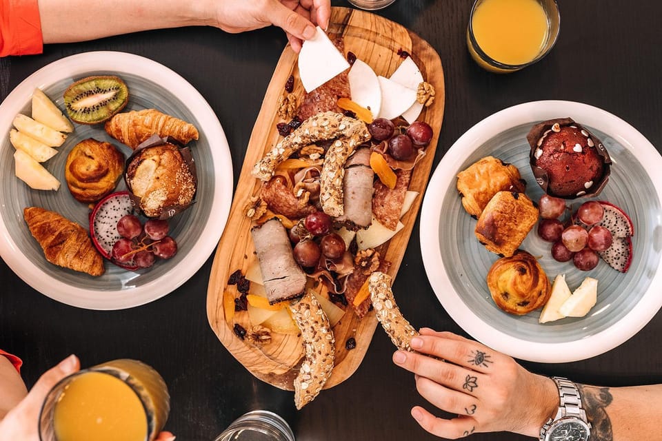 Dining area, Breakfast