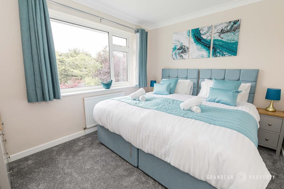 Talbot House by Grandeur Property Apartment in Poole