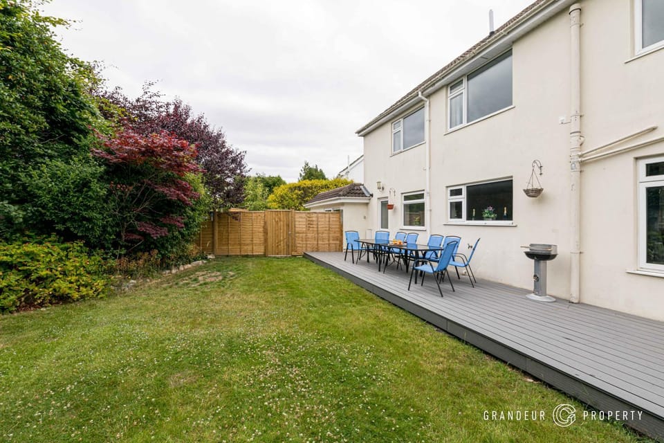 Talbot House by Grandeur Property Apartment in Poole