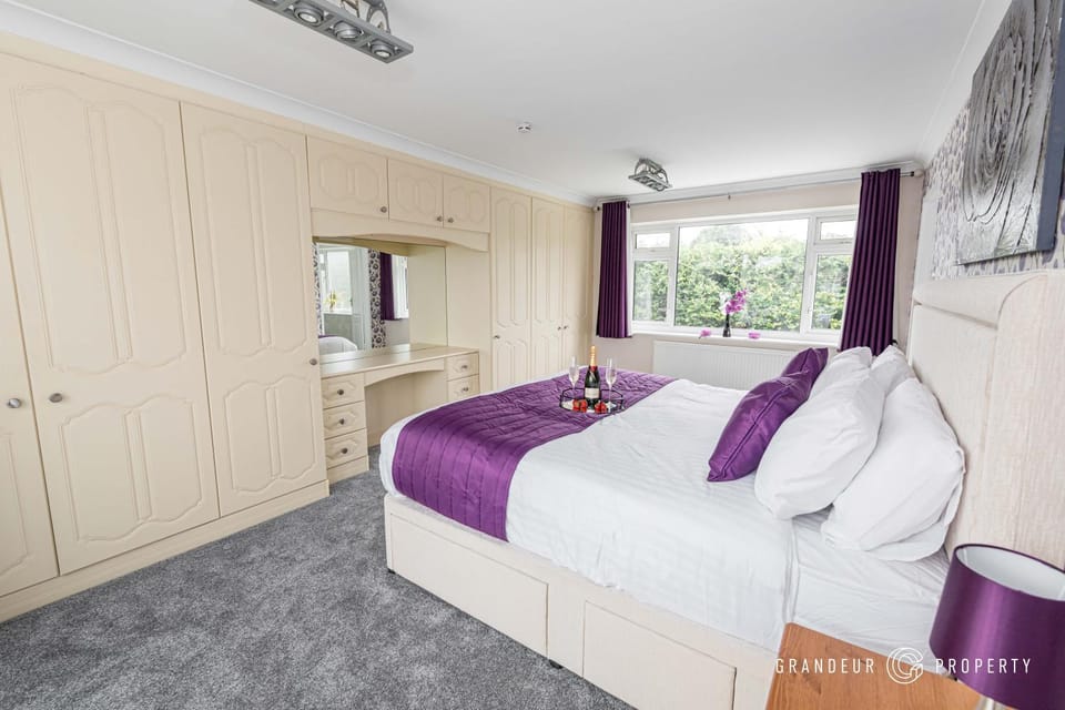 Talbot House by Grandeur Property Apartment in Poole