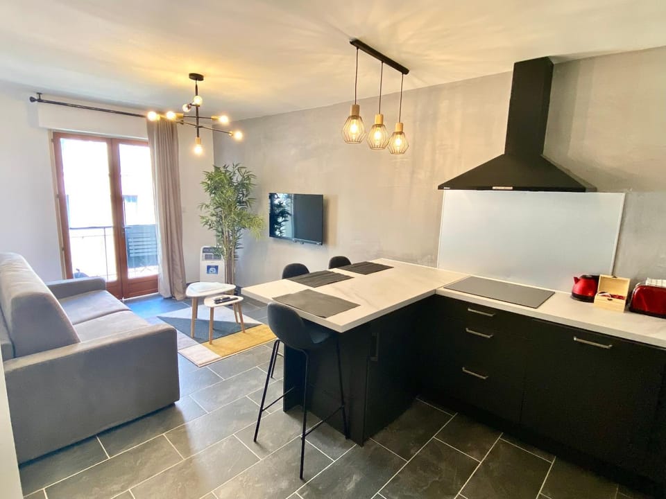 Kitchen or kitchenette, Living room