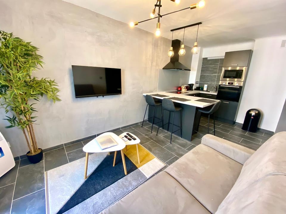 Kitchen or kitchenette, Living room