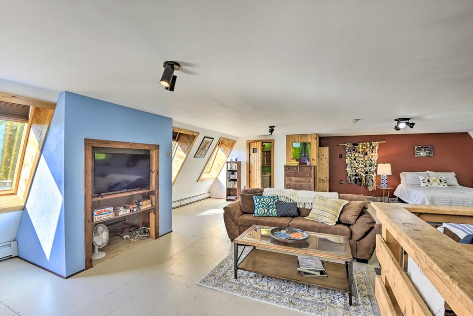 Charming Studio ~ 20 Mi to Acadia Nat'l Park! Apartment in Ellsworth