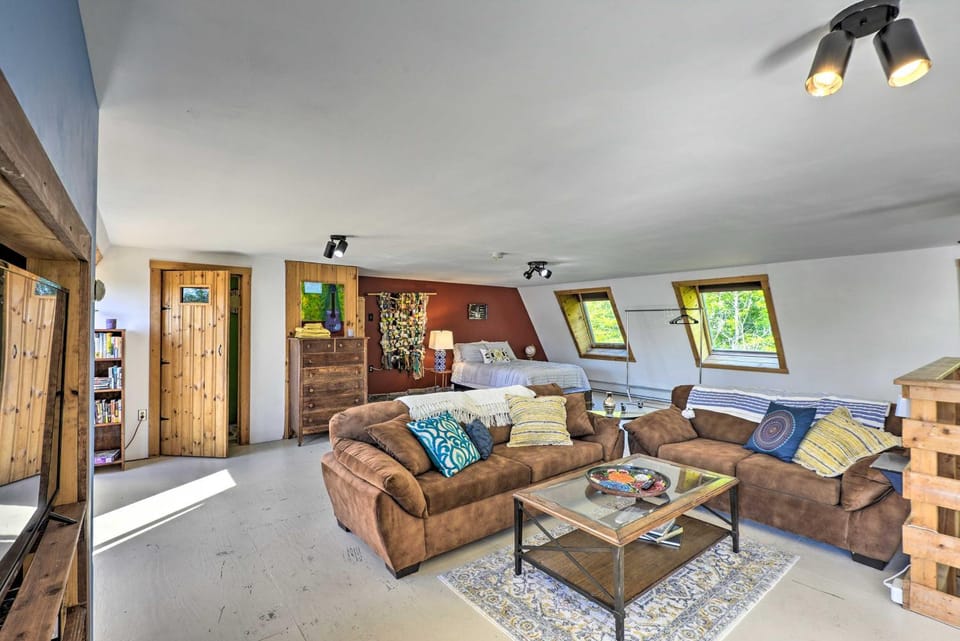Charming Studio ~ 20 Mi to Acadia Nat'l Park! Apartment in Ellsworth