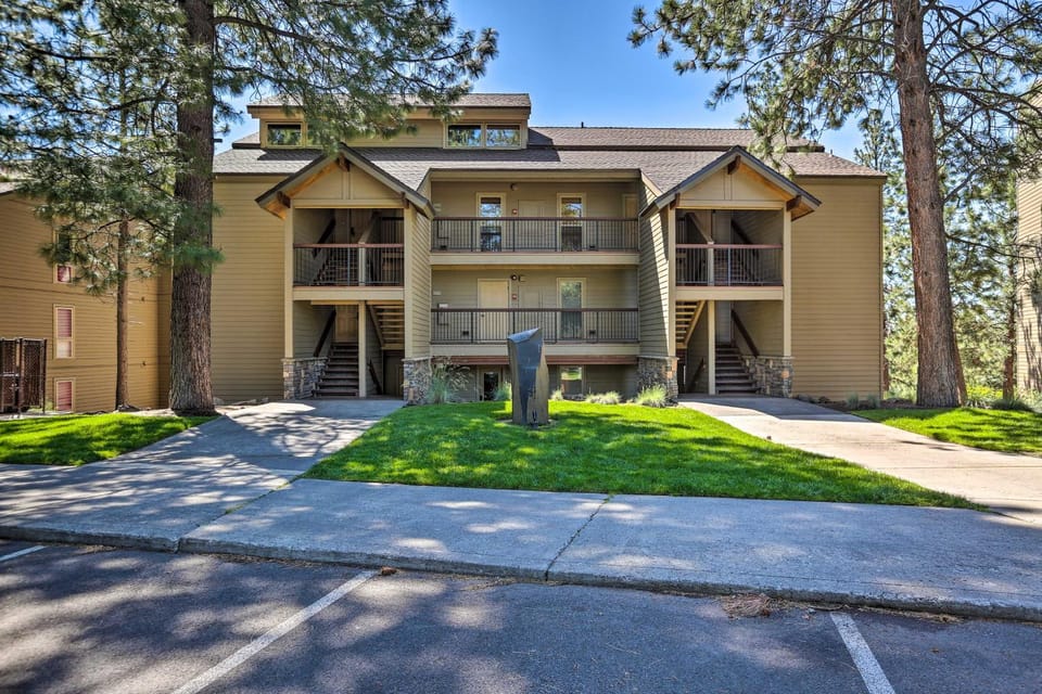 Resort Condo Retreat ~ 6 Mi to Downtown Bend! House in Oregon