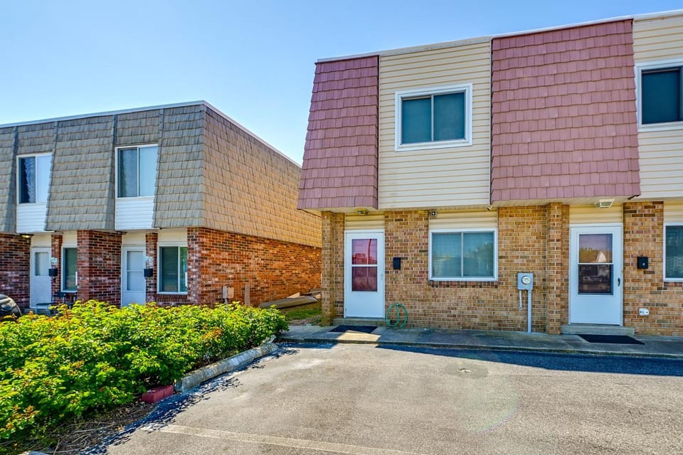 Deck w/ Canal Access: Ocean City Townhome House in Ocean City