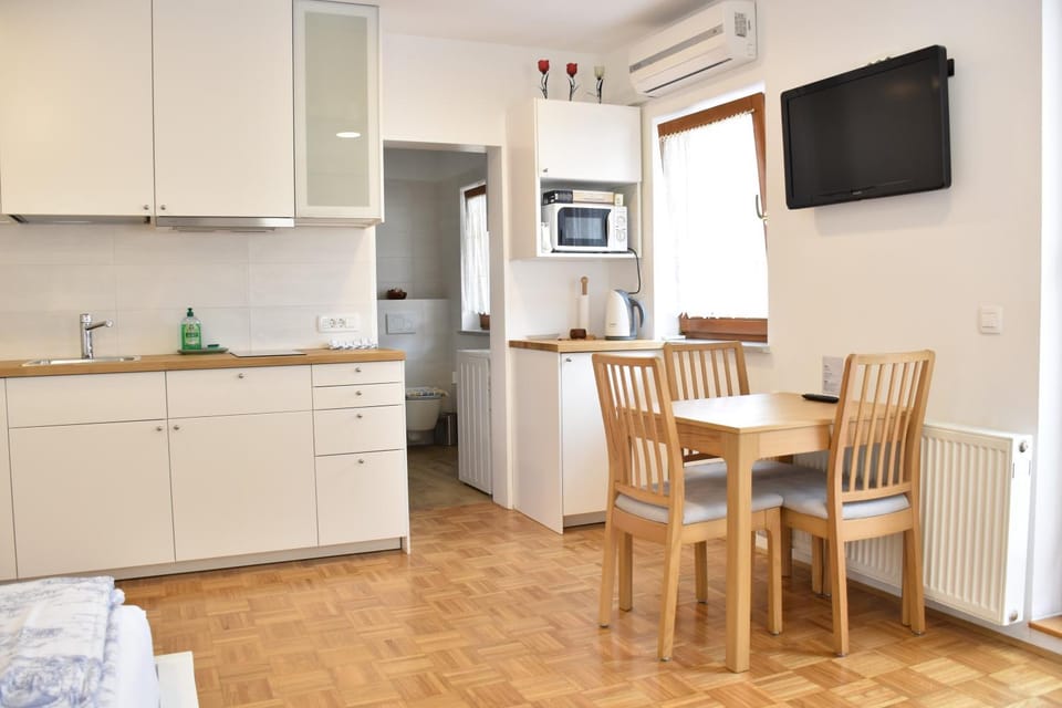 TV and multimedia, Kitchen or kitchenette