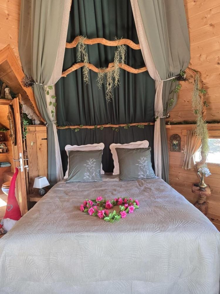 La Chaumière magique des Elfes et son escape game Bed and Breakfast in Occitanie