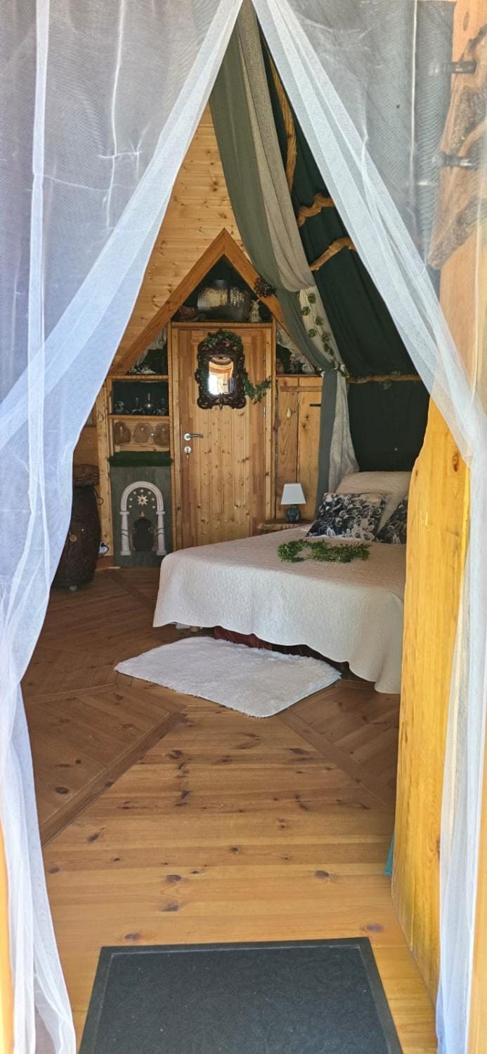 La Chaumière magique des Elfes et son escape game Bed and Breakfast in Auvergne-Rhône-Alpes