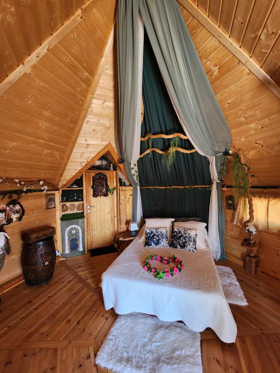Bed, Photo of the whole room