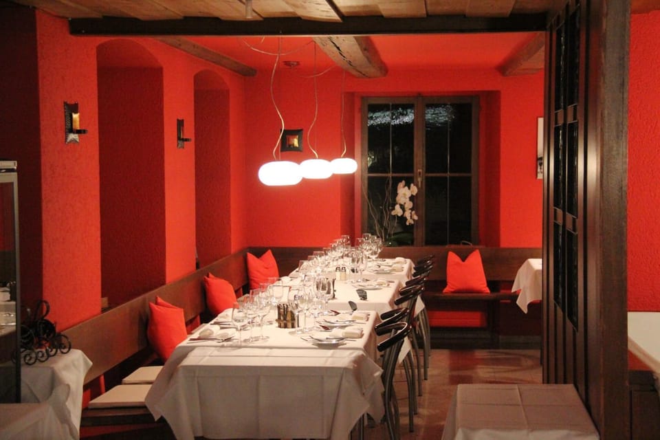 Restaurant/places to eat, Banquet/Function facilities