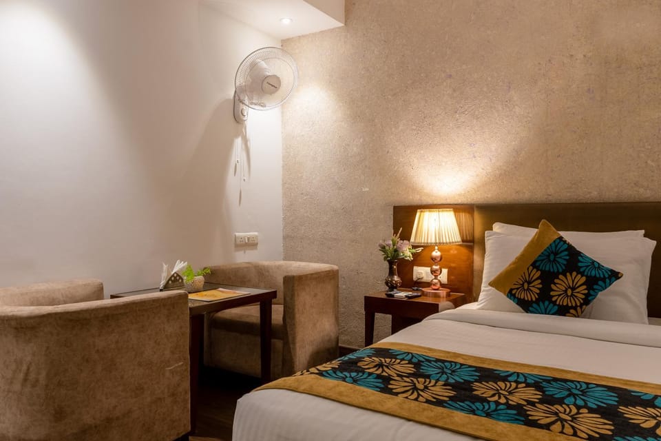 Bed, Seating area