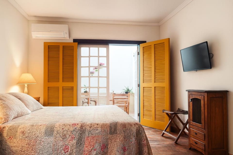 Bed, Photo of the whole room, Bedroom, heating, air conditioner