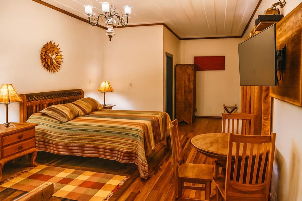 Bedroom, heating, locker, minibar, air conditioner