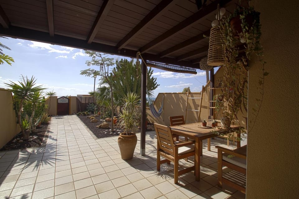 BEACH FRONT GRANILLO - ocean view, garden, bright and comfortable, Wi-Fi Apartment in Fuerteventura
