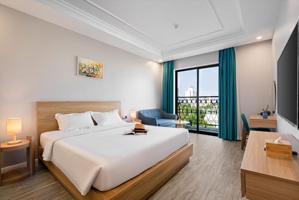 Bed, TV and multimedia, Balcony/Terrace, Living room, Photo of the whole room, Seating area, Bedroom