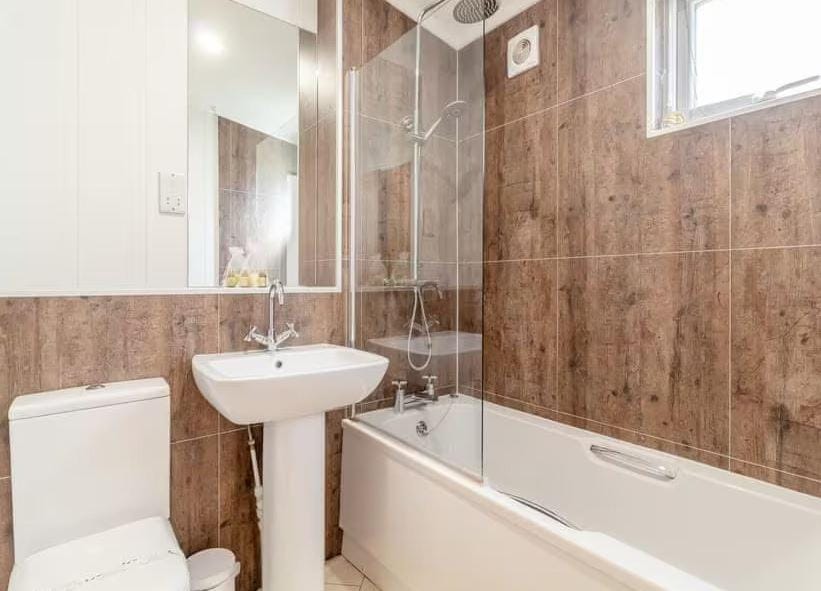 Shower, Toilet, Bathroom, Bath