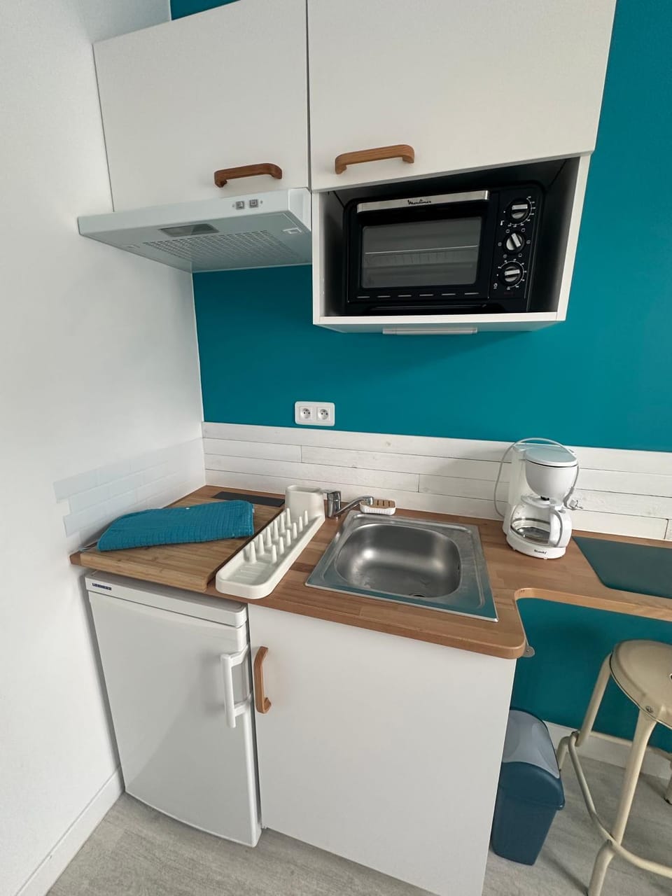 Coffee/tea facilities, Kitchen or kitchenette, oven