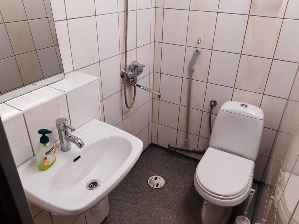 Shower, Toilet