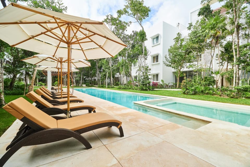 Property building, Garden, Garden view, Swimming pool, sunbed