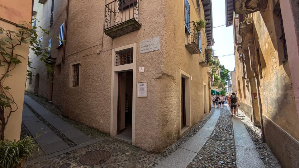 Property building, Day, Neighbourhood, Lobby or reception, Street view