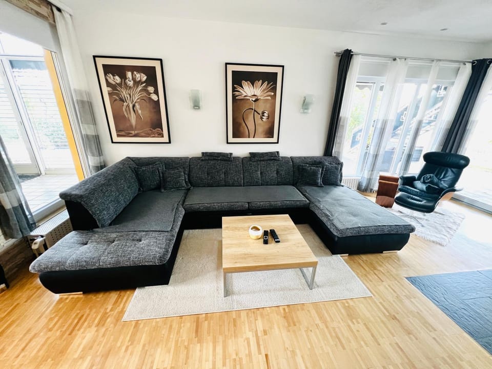 Living room, Seating area