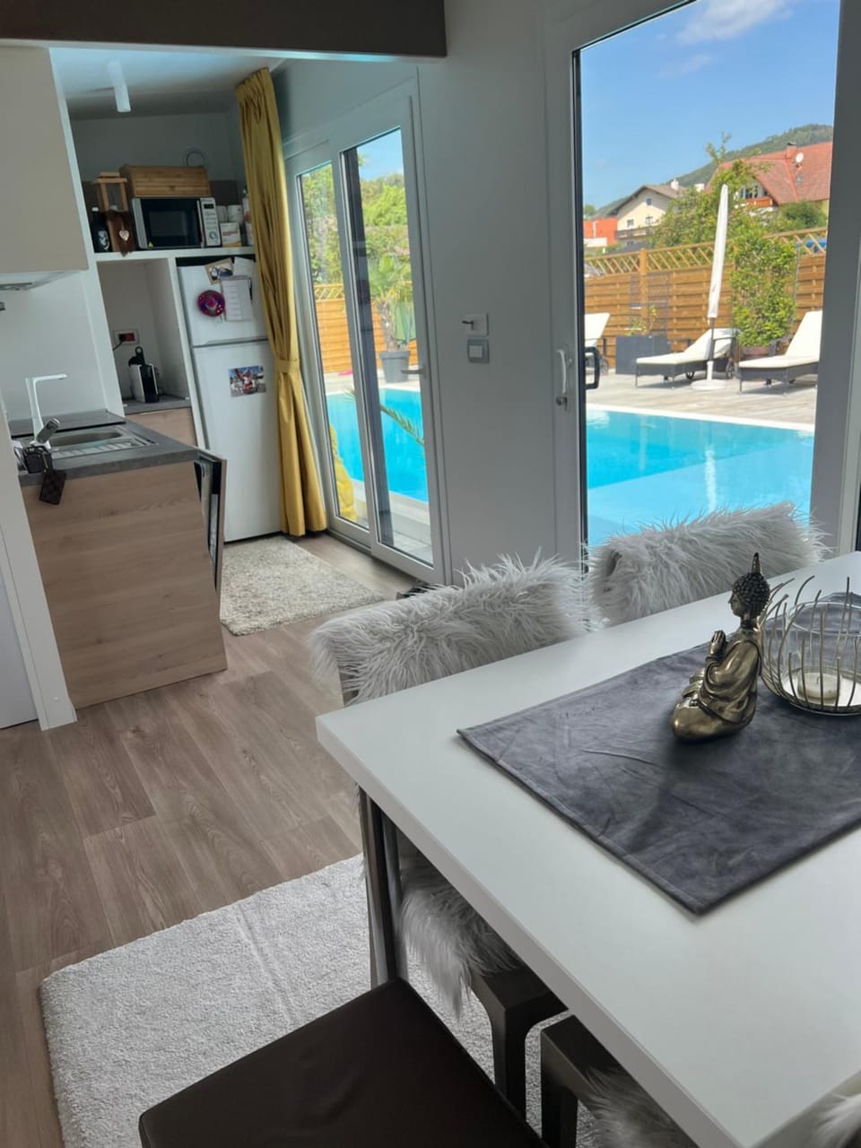 Kitchen or kitchenette, Pool view
