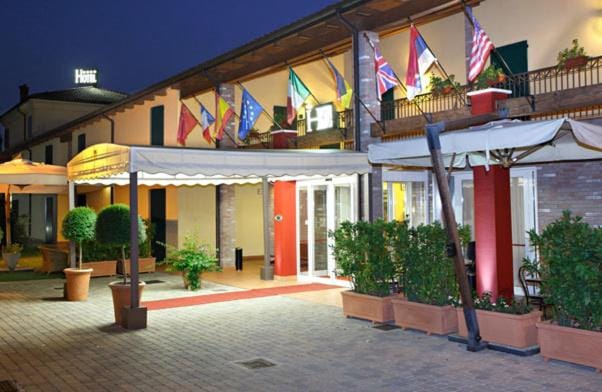 Facade/entrance