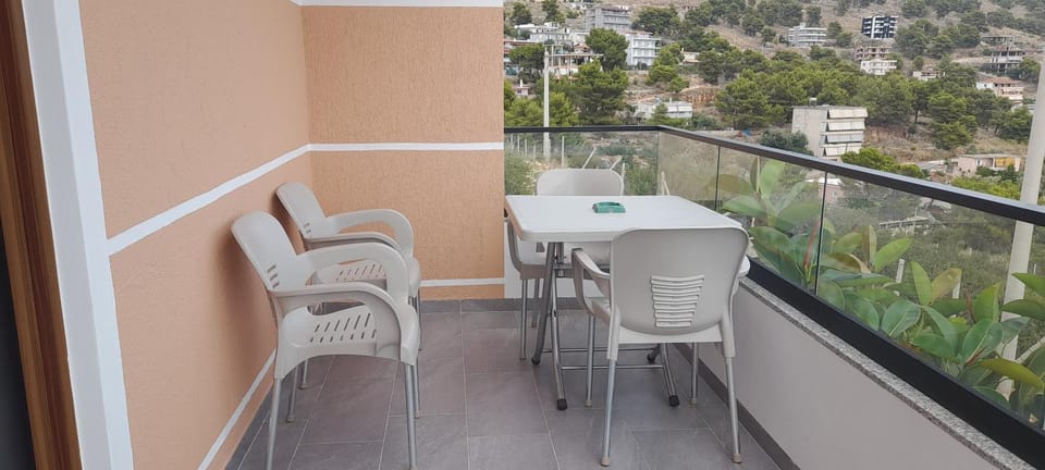 Day, View (from property/room), Balcony/Terrace, Living room, Seating area