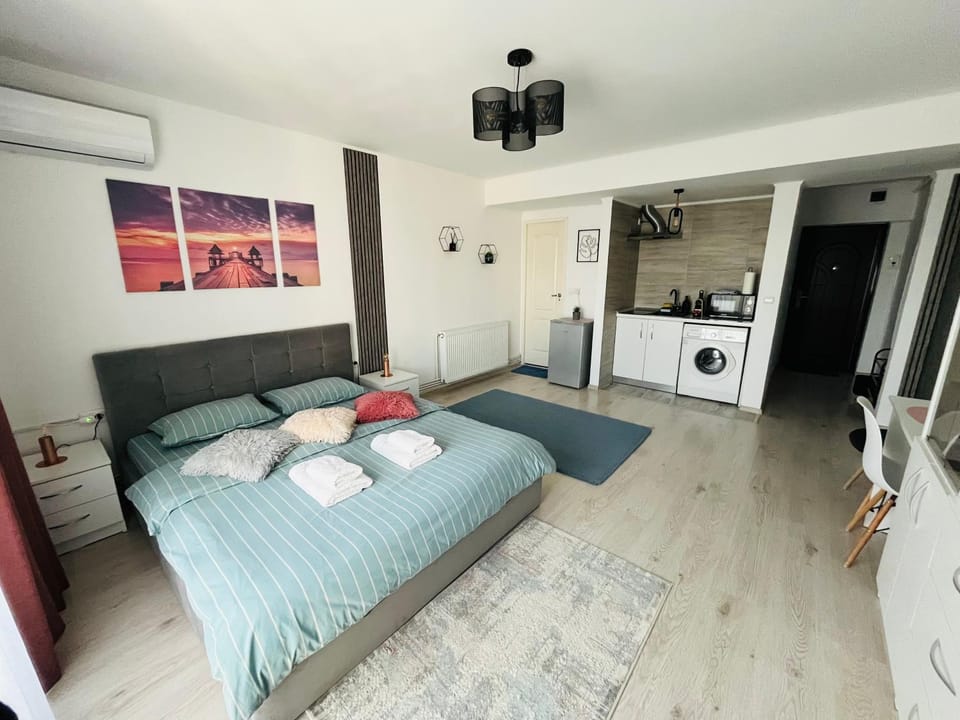 Kitchen or kitchenette, Living room, Bedroom, towels