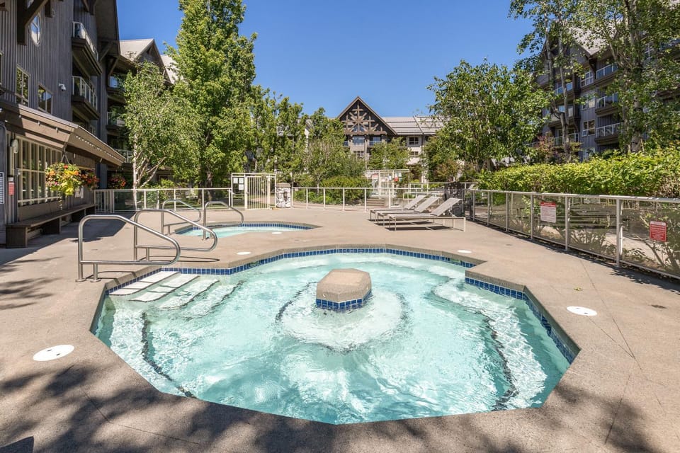 Pool view, Swimming pool, sunbed