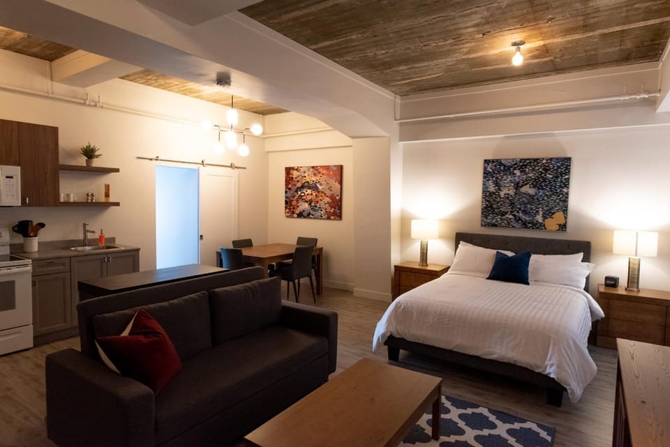 Photo of the whole room, Bedroom