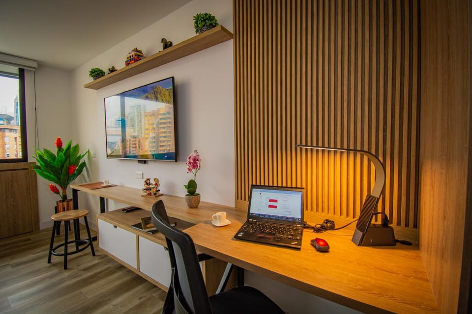 Unique Suite in El Poblado CoWork/ GYM / Fast WiFi Apartment in Medellin