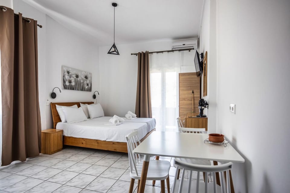 Photo of the whole room, Bedroom, air conditioner