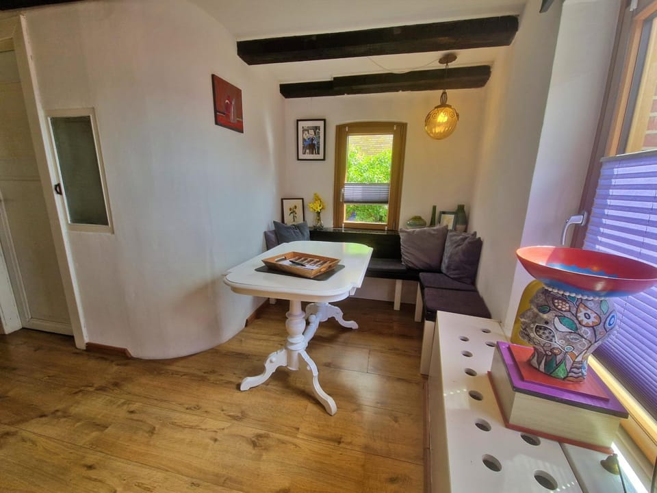 Dining area, Food