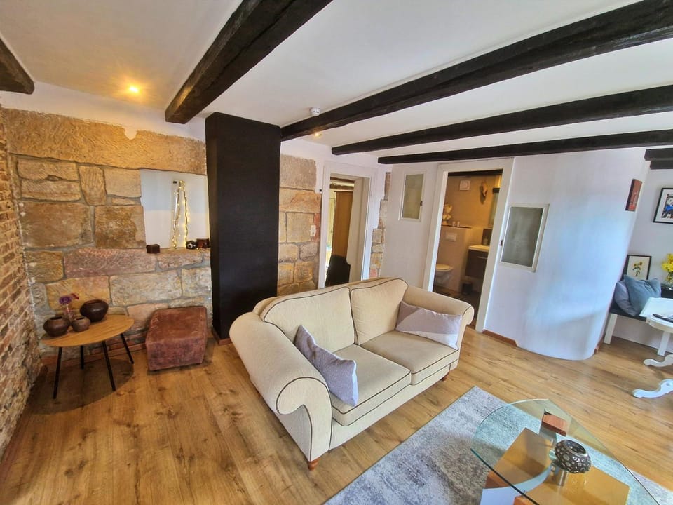 Toilet, Living room