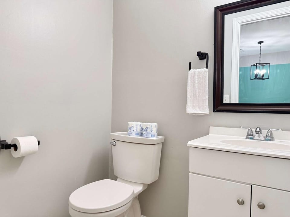 Charming Norcross Townhouse Quiet & Convenient Stay House in Georgia