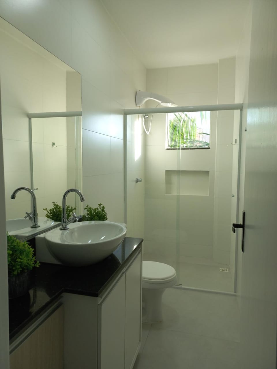 Shower, Toilet