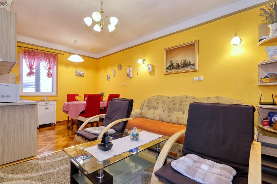 Kitchen or kitchenette, Living room