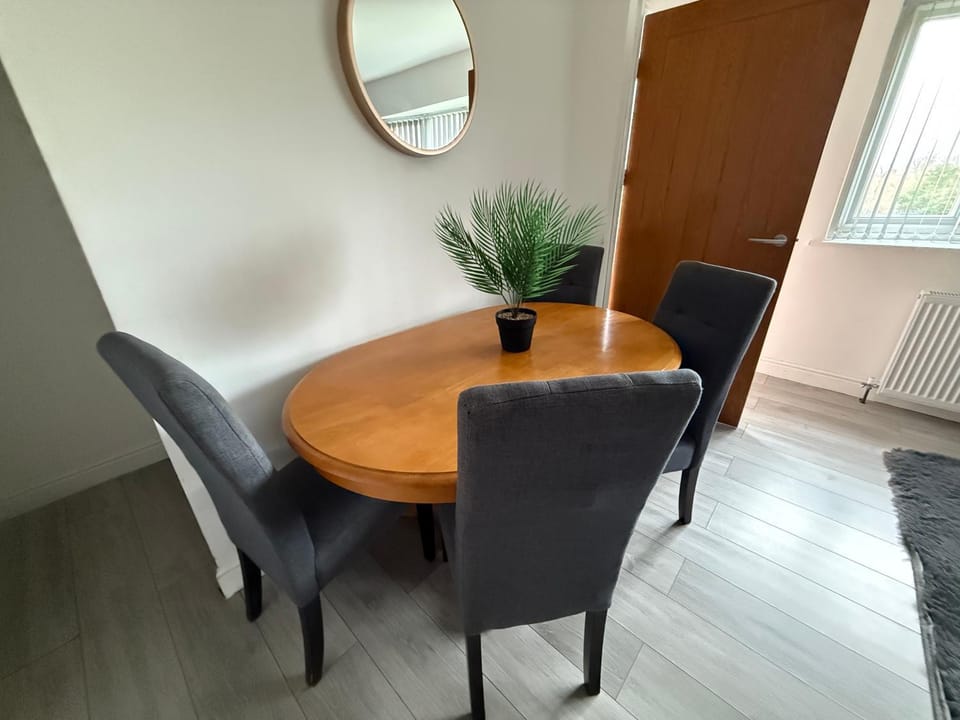 Cosy, Modern Home Near BHX, NEC and City Centre House in Metropolitan Borough of Solihull