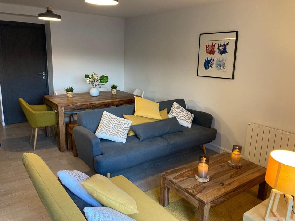 Living room, Dining area