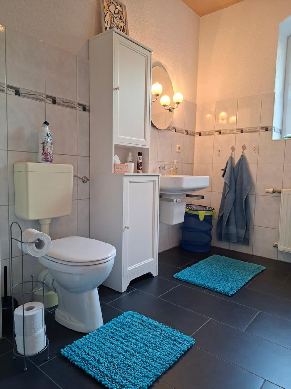 Toilet, Bathroom, towels