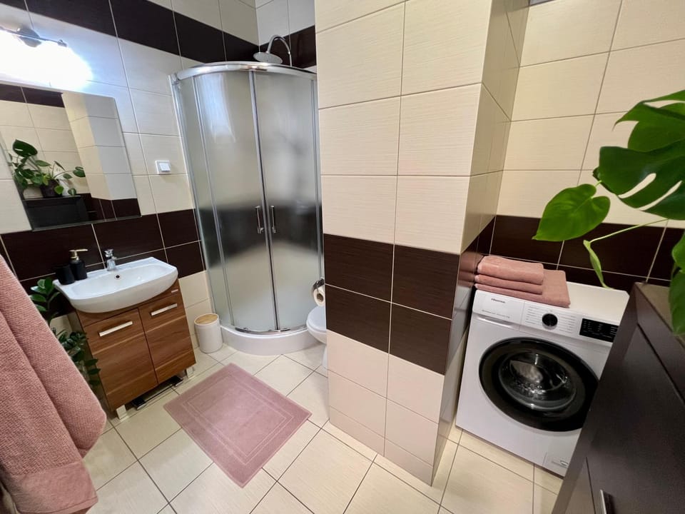 Shower, Bathroom, towels, washing machine, dryer