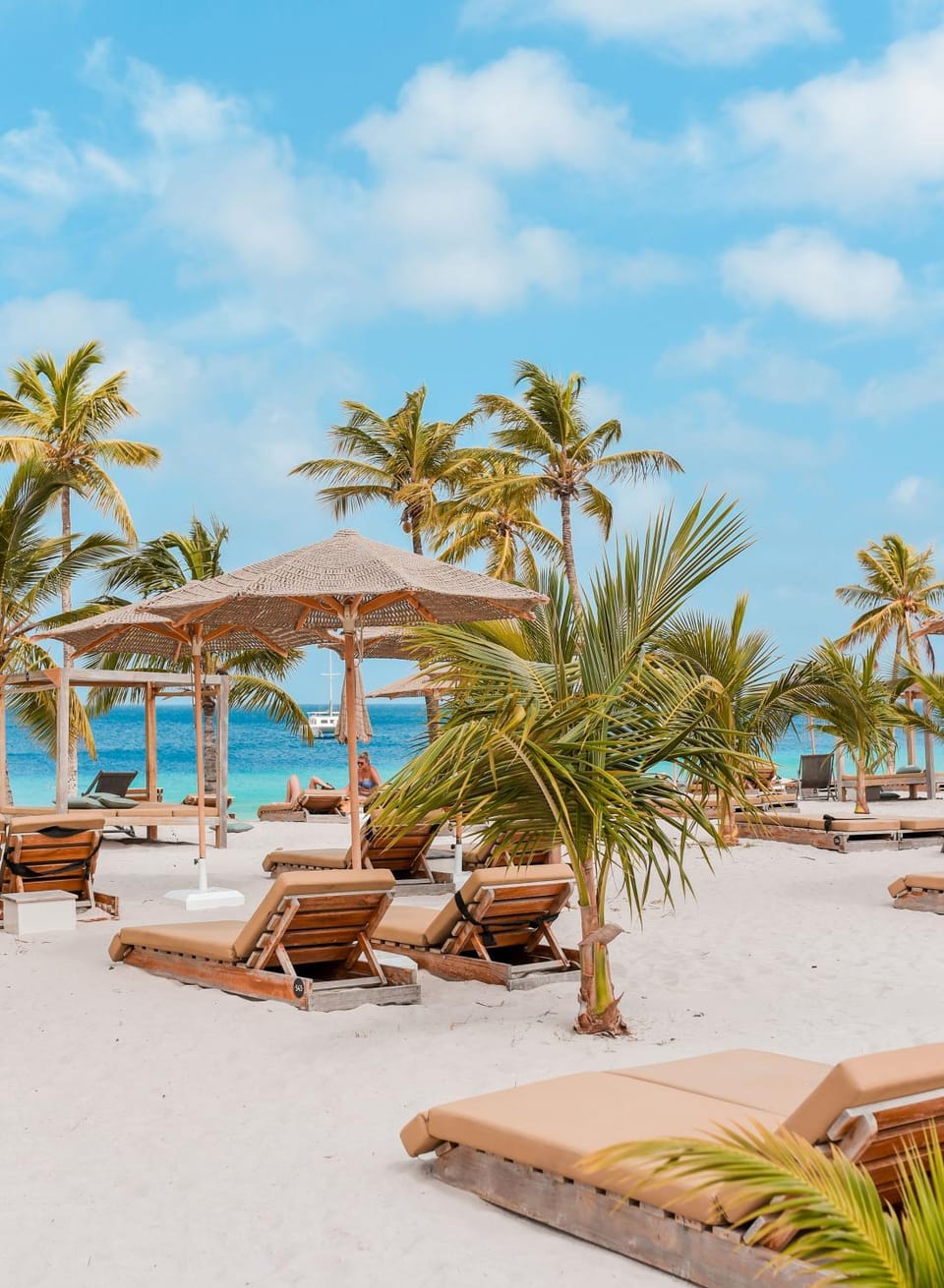 Restaurant/places to eat, Beach