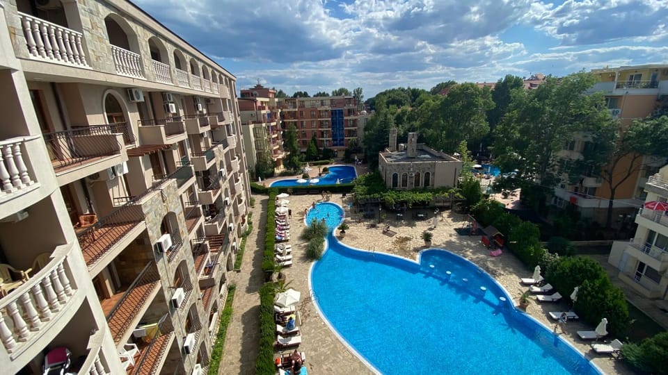 Pool view, Swimming pool