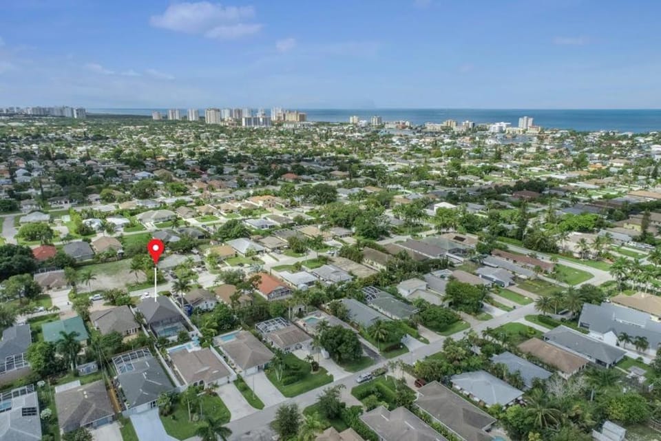 Vanderbilt Aqua Vista House in Naples Park