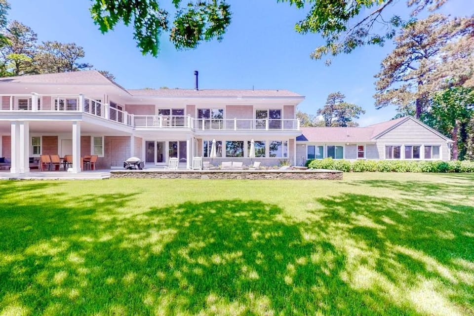 Follins Estate House in Yarmouth Port