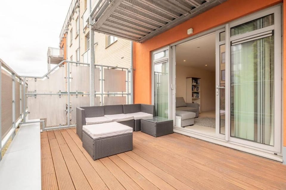 2 BR flat next to Train Station & Gated Parking Apartment in Cambridge