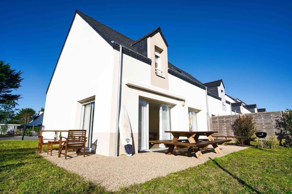 Property building, Patio, Garden, Garden view